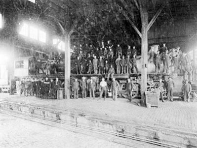 Burlington locomotive shop and crew, Sheridan, courtesy of Sheridan County Museum.