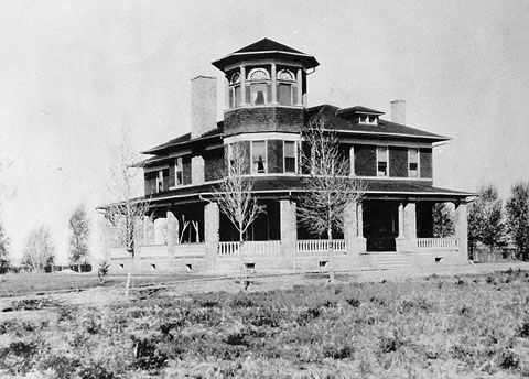 Okie's "Big Teepee" at Lost Cabin, shown here about 1906, got its name from Shoshone Indians traveling to and from the Bighorn Mountains. American Heritage Center photo.