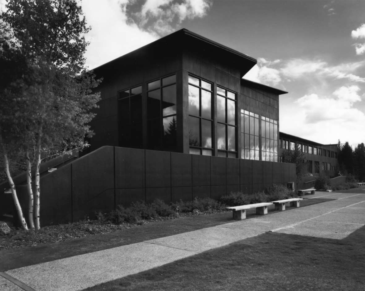 Jackson Lake Lodge was completed in 1955, and its modern design marked a sharp departure from earlier buildings in Teton and Yellowstone parks. To feature a panoramic view of the lake and the Tetons, architect Gilbert Underwood used large banks of picture windows. Richard Collier, Wyoming SHPO.