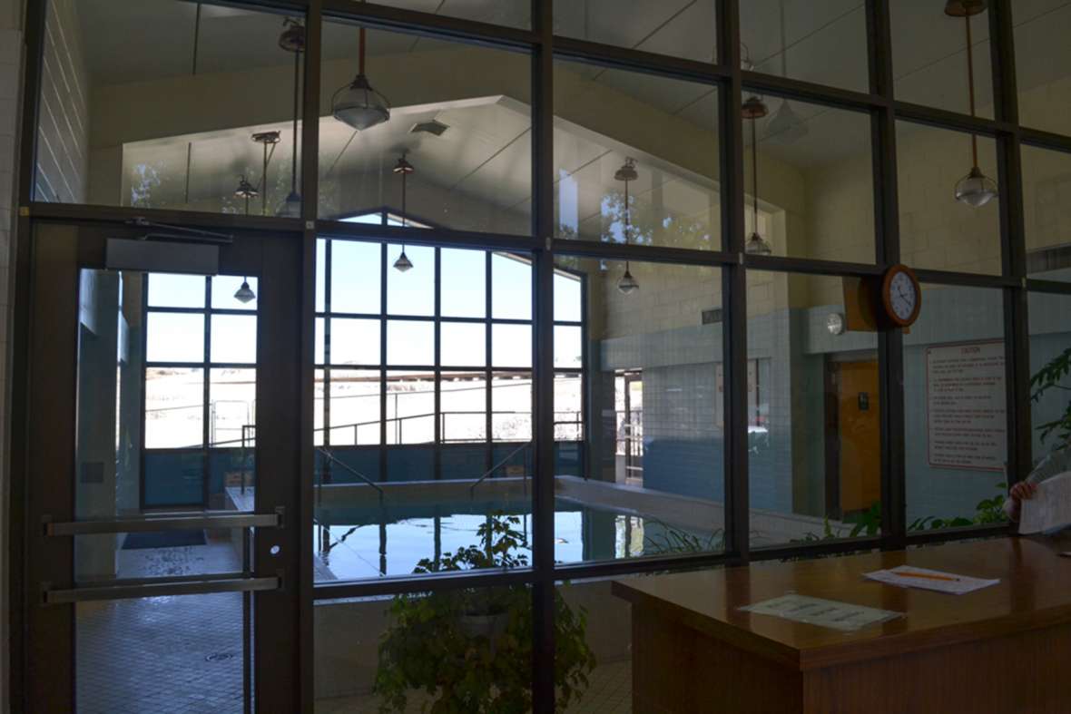 The Modernist, glass-and-rock stylings of Mission 66 architecture spread beyond the National Park Service to buildings like the State Bath House at Hot Springs State Park in Thermopolis, Wyo., completed in 1966. Mary Humstone photo.