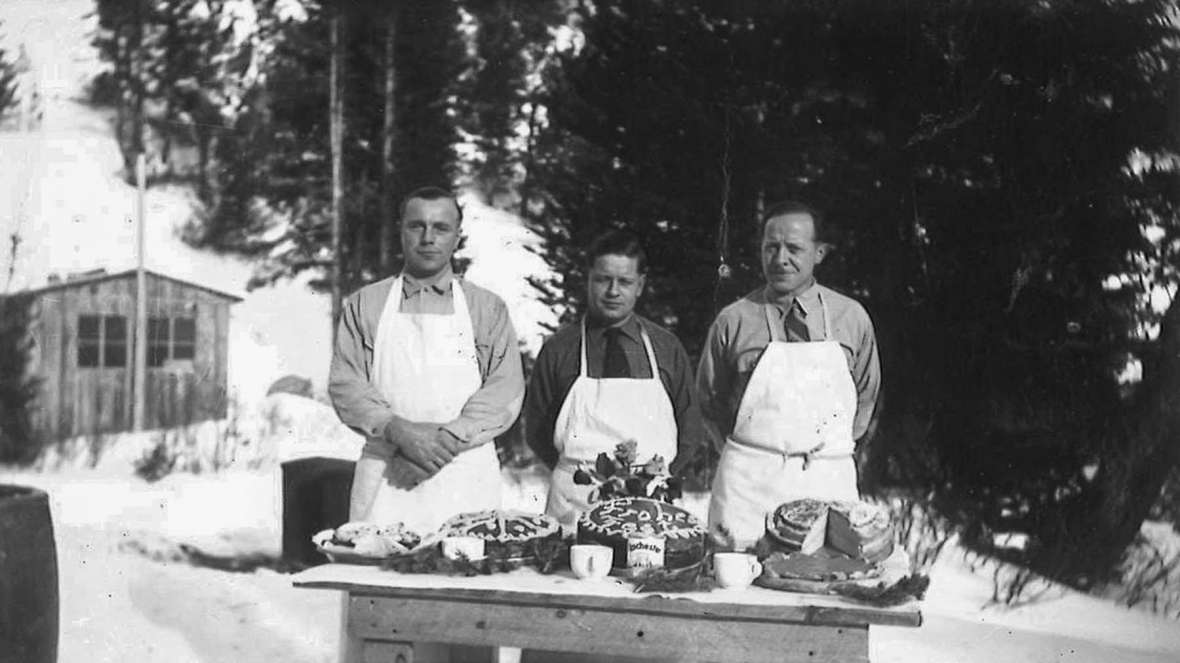 Camp Dubois cooks pose with their Christmas cakes, December 1944. Lt. Harold Harlamert photo, courtesy Linda Siemens.