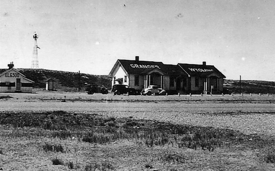 A pair of keepers's quarters at Granger, Wyo., west of Green River, about 1939. The radio room connected the two houses. Kermit Karns photo, author's collection.