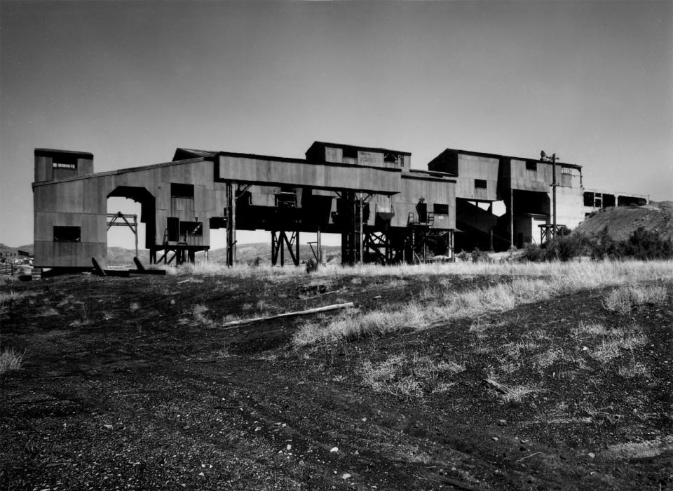 The Reliance tipple in 1986, looking east. Visitors are welcome, but should not go inside. Video tours are available of the interior. Richard Collier, Wyoming State Historic Preservation Office.