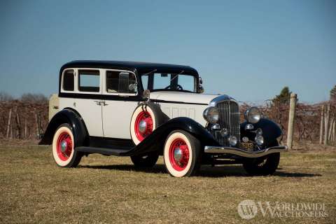 Bank robbers Harold Bradbury and Jim Stoddard escaped in a stolen Reo sedan, which, if it was I brand new in 1933, could have looked like this. Worldwide Auctioneers.