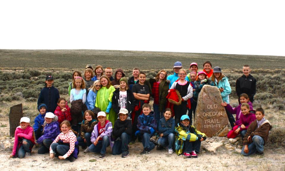 Fourth graders from Oregon Trail Elementary School, Casper, Wyo., at South Pass, May 2013. Tom Rea photo.