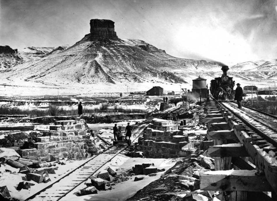 Temporary and permanent bridges over the Green River at the town of Green River, 1868. A.J. Russell, Oakland Museum of California.