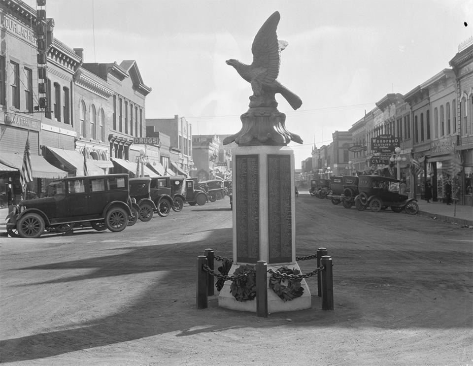 Monument to the Wyoming men who died in World War I, Second and Thornburg (now Ivinson) streets, Laramie, 1924. American Heritage Center, University of Wyoming. 