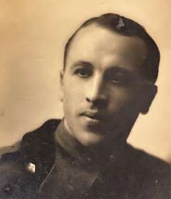 Muralist and, later, POW Enzo Tarquinio of Cremona, Italy, in uniform, 1941. Author’s collection, courtesy of Sergio Tarquinio.